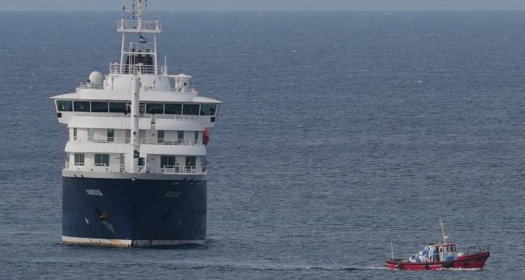 Έ&phi;&tau;&alpha;&sigma;&epsilon; &sigma;&tau;&eta;&nu; &Tau;&epsilon;&nu;&epsilon;&rho;ί&phi;&eta; &tau;&omicron; &kappa;&rho;&omicron;&upsilon;&alpha;&zeta;&iota;&epsilon;&rho;ό&pi;&lambda;&omicron;&iota;&omicron; &mu;&epsilon; &tau;&omicron;&nu; &chi;&alpha;&nu;&tau;&alpha;ϊό | &Sigma;&epsilon; &epsilon;&tau;&omicron;&iota;&mu;ό&tau;&eta;&tau;&alpha; &omicron;&iota; &Alpha;&rho;&chi;έ&sigmaf;, &sigma;&tau;ή&theta;&eta;&kappa;&epsilon; &laquo;ά&nu;&epsilon;&upsilon; &pi;&rho;&omicron;&eta;&gamma;&omicron;&upsilon;&mu;έ&nu;&omicron;&upsilon;&raquo; &epsilon;&pi;&iota;&chi;&epsilon;ί&rho;&eta;&sigma;&eta;