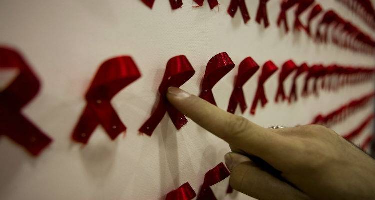 30 &chi;&rho;ό&nu;&iota;&alpha; &alpha;&pi;ό &tau;&eta;&nu; &epsilon;&mu;&phi;ά&nu;&iota;&sigma;&eta; &tau;&omicron;&upsilon; &iota;&omicron;ύ HIV - AIDS
