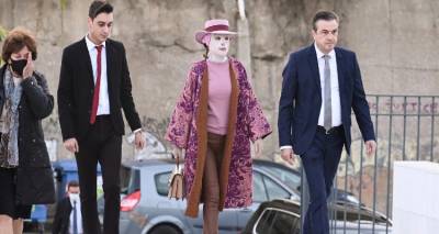 &Delta;ί&kappa;&eta; &gamma;&iota;&alpha; &tau;&omicron; &beta;&iota;&tau;&rho;&iota;ό&lambda;&iota;: &Sigma;&tau;&eta;&nu; &tau;&epsilon;&lambda;&iota;&kappa;ή &epsilon;&upsilon;&theta;&epsilon;ί&alpha; &gamma;&iota;&alpha; &tau;&eta;&nu; &alpha;&pi;ό&phi;&alpha;&sigma;&eta;, &sigma;&tau;&omicron; &beta;ή&mu;&alpha; &sigma;ή&mu;&epsilon;&rho;&alpha; &omicron; &delta;&iota;&kappa;&eta;&gamma;ό&rho;&omicron;&sigmaf; &tau;&eta;&sigmaf; &Kappa;&alpha;&kappa;&alpha;&rho;ά&nu;&tau;&zeta;&omicron;&upsilon;&lambda;&alpha;, &Kappa;&epsilon;&chi;&alpha;&gamma;&iota;ό&gamma;&lambda;&omicron;&upsilon;