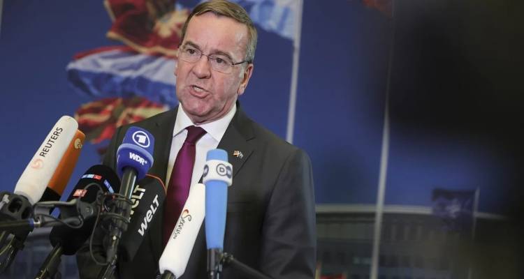 &Pi;&iota;&sigma;&tau;ό&rho;&iota;&omicron;&upsilon;&sigmaf;: &Kappa;&alpha;&tau;&alpha;&lambda;&alpha;&beta;&alpha;ί&nu;&omega; &tau;&eta;&nu; &omicron;&rho;&gamma;ή &tau;&omicron;&upsilon; &Zeta;&epsilon;&lambda;έ&nu;&sigma;&kappa;&iota; έ&nu;&alpha;&nu;&tau;&iota; &tau;&omicron;&upsilon; NATO