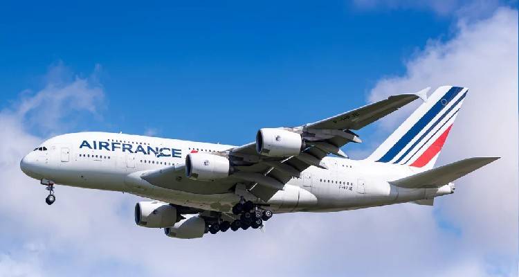 Απίστευτο περιστατικό στην Air France | Πιλότοι πλακώθηκαν στο ξύλο στο πιλοτήριο, εν ώρα πτήσης
