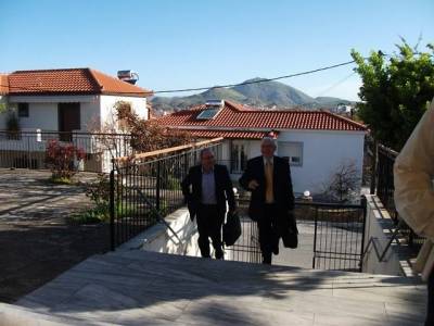 &Alpha;&nu;&alpha;&beta;&omicron;&lambda;ή &tau;&eta;&sigmaf; &sigma;&eta;&mu;&epsilon;&rho;&iota;&nu;ή&sigmaf; &delta;ί&kappa;&eta;&sigmaf; &sigma;&tau;&omicron; &Epsilon;&phi;&epsilon;&tau;&epsilon;ί&omicron; &zeta;ή&tau;&eta;&sigma;&epsilon; &kappa;&alpha;&iota; &pi;ή&rho;&epsilon; &eta; &Nu;&Epsilon;&Lambda; | &Delta;&iota;&alpha;&beta;ά&sigma;&tau;&epsilon; &tau;ί &iota;&sigma;&chi;&upsilon;&rho;ί&sigma;&tau;&eta;&kappa;&alpha;&nu; &omicron;&iota; &sigma;&upsilon;&nu;ή&gamma;&omicron;&rho;&omicron;ί &tau;&eta;&sigmaf; (mp3)