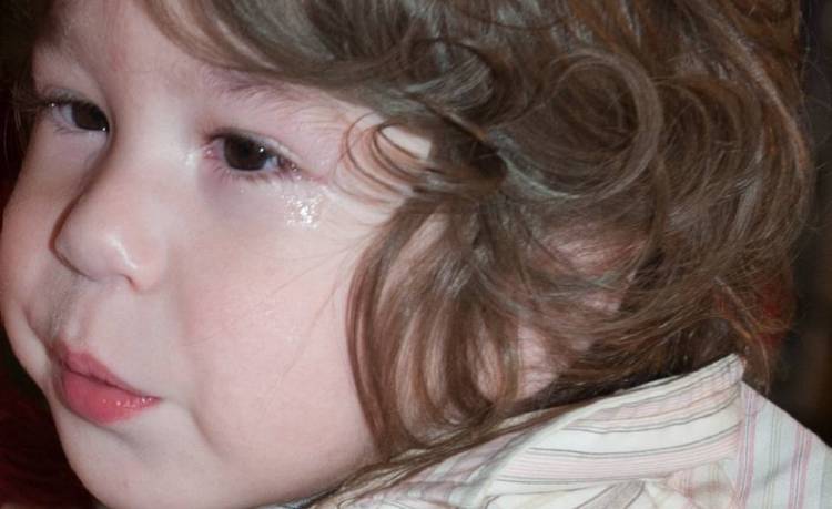 Ο μικρός Γιάννης ζητάει τη βοήθειά μας | Η μητέρα του ανοίγει την καρδιά της στον Fm 100 (mp3)