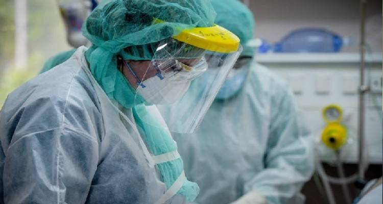 Κρούσματα κορωνοϊού: Τι δείχνει ο «σκληρός» δείκτης των εισαγωγών στα νοσοκομεία