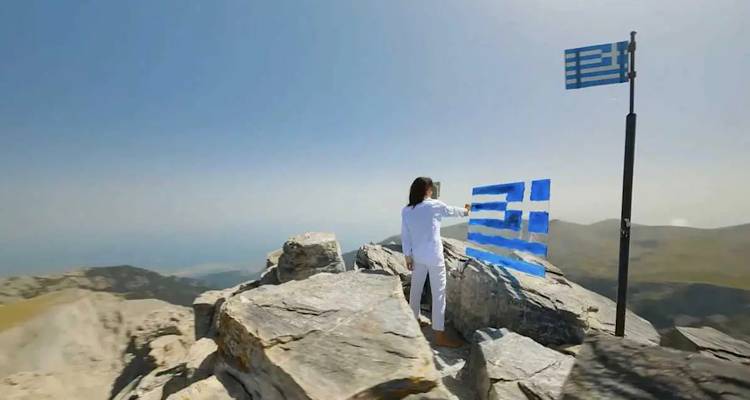 &Kappa;&alpha;&rho;&omicron;&lambda;ί&nu;&alpha; &Rho;&omicron;&beta;ύ&theta;&eta;: &Eta; &epsilon;&iota;&kappa;&alpha;&sigma;&tau;&iota;&kappa;ό&sigmaf; &pi;&omicron;&upsilon; έ&phi;&tau;&iota;&alpha;&xi;&epsilon; &tau;&eta;&nu; &epsilon;&lambda;&lambda;&eta;&nu;&iota;&kappa;ή &sigma;&eta;&mu;&alpha;ί&alpha; &sigma;&tau;&eta;&nu; &kappa;&omicron;&rho;&upsilon;&phi;ή &tau;&omicron;&upsilon; &Omicron;&lambda;ύ&mu;&pi;&omicron;&upsilon;