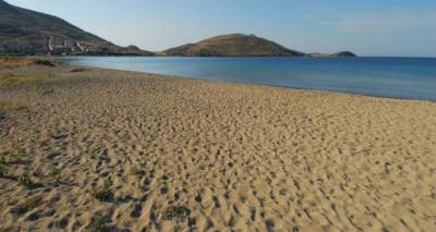 &Tau;&eta;&nu; &pi;&alpha;&rho;&alpha;&lambda;ί&alpha; &tau;&omicron;&upsilon; &Pi;&lambda;&alpha;&tau;ύ &kappa;&alpha;&theta;&alpha;&rho;ί&zeta;&omicron;&upsilon;&nu; &sigma;ή&mu;&epsilon;&rho;&alpha; &tau;&alpha; &nu;ή&pi;&iota;&alpha; &tau;&omicron;&upsilon; &chi;&omega;&rho;&iota;&omicron;ύ