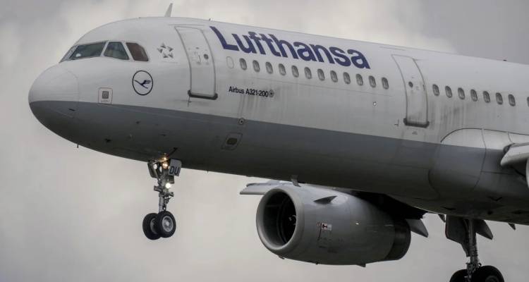 &Tau;&rho;ό&mu;&omicron;&sigmaf; &sigma;&epsilon; &pi;&tau;ή&sigma;&eta; &tau;&eta;&sigmaf; Lufthansa: Έ&nu;&tau;&epsilon;&kappa;&alpha; &tau;&rho;&alpha;&upsilon;&mu;&alpha;&tau;ί&epsilon;&sigmaf; &alpha;&pi;ό &iota;&sigma;&chi;&upsilon;&rho;έ&sigmaf; &alpha;&nu;&alpha;&tau;&alpha;&rho;ά&xi;&epsilon;&iota;&sigmaf;