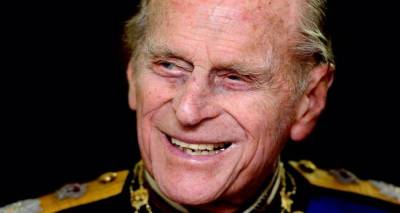 &Pi;&rho;ί&gamma;&kappa;&iota;&pi;&alpha;&sigmaf; &Phi;ί&lambda;&iota;&pi;&pi;&omicron;&sigmaf;: &Eta; &Beta;&rho;&epsilon;&tau;&alpha;&nu;ί&alpha; &theta;&rho;&eta;&nu;&epsilon;ί &ndash; &Kappa;&alpha;&nu;&omicron;&nu;&iota;&omicron;&beta;&omicron;&lambda;&iota;&sigma;&mu;&omicron;ί &kappa;&alpha;&iota; &epsilon;&nu;ό&sigmaf; &lambda;&epsilon;&pi;&tau;&omicron;ύ &sigma;&iota;&gamma;ή &sigma;&tau;&eta; &mu;&nu;ή&mu;&eta; &tau;&omicron;&upsilon;