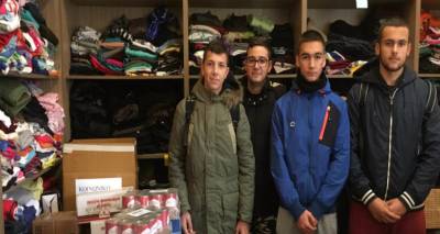 &Omicron;&iota; &mu;&alpha;&theta;&eta;&tau;έ&sigmaf; &tau;&omicron;&upsilon; &Gamma;&Epsilon;&Lambda; &Mu;ύ&rho;&iota;&nu;&alpha;&sigmaf; &delta;ί&pi;&lambda;&alpha; &sigma;&tau;&omicron;&upsilon;&sigmaf; &alpha;&nu;&theta;&rho;ώ&pi;&omicron;&upsilon;&sigmaf; &pi;&omicron;&upsilon; έ&chi;&omicron;&upsilon;&nu; &alpha;&nu;ά&gamma;&kappa;&eta; (photos)