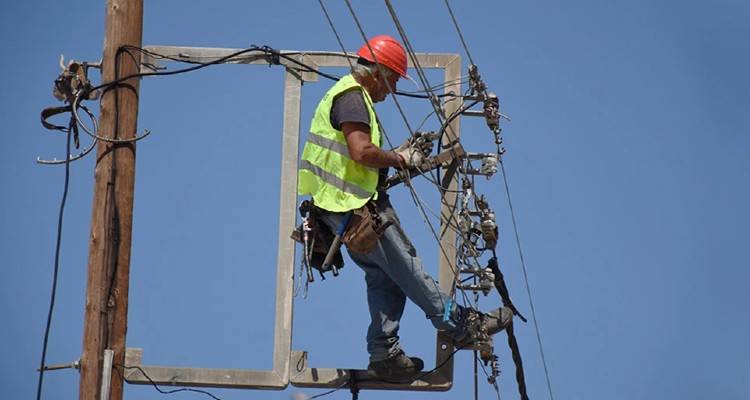 Καύσωνας: Σπάει» ρεκόρ η ζήτηση του ρεύματος, «παίρνουν φωτιά» τα τιμολόγια της ΔΕΗ - Συστάσεις για κλιματιστικά και θερμοσίφωνες