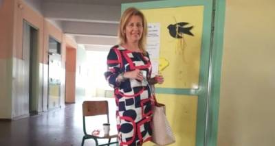 &laquo;&Nu;&alpha; &delta;&iota;&epsilon;&rho;&epsilon;&upsilon;&nu;&eta;&theta;&omicron;ύ&nu; &omicron;&iota; &sigma;&upsilon;&nu;&theta;ή&kappa;&epsilon;&sigmaf; &epsilon;&rho;&gamma;&alpha;&sigma;ί&alpha;&sigmaf;&raquo;: &Theta;&lambda;ί&psi;&eta; &gamma;&iota;&alpha; &tau;&omicron;&nu; &theta;ά&nu;&alpha;&tau;&omicron; &tau;&eta;&sigmaf; &epsilon;&kappa;&pi;&alpha;&iota;&delta;&epsilon;&upsilon;&tau;&iota;&kappa;&omicron;ύ &Sigma;&omicron;&phi;ί&alpha;&sigmaf; &Chi;&rho;&eta;&sigma;&tau;ί&delta;&omicron;&upsilon;, &zeta;&eta;&tau;&omicron;ύ&nu; &alpha;&pi;&alpha;&nu;&tau;ή&sigma;&epsilon;&iota;&sigmaf; &sigma;&tau;&iota;&sigmaf; &kappa;&alpha;&tau;&alpha;&gamma;&gamma;&epsilon;&lambda;ί&epsilon;&sigmaf;