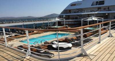 1500 &epsilon;&pi;&iota;&sigma;&kappa;έ&pi;&tau;&epsilon;&sigmaf; &phi;έ&rho;&nu;&epsilon;&iota; &sigma;&tau;&eta; &Lambda;ή&mu;&nu;&omicron; &tau;&omicron; &laquo;Seaboyrn Odyssey&raquo; &mu;&epsilon; &delta;&iota;&pi;&lambda;ή &pi;&rho;&omicron;&sigma;έ&gamma;&gamma;&iota;&sigma;&eta;