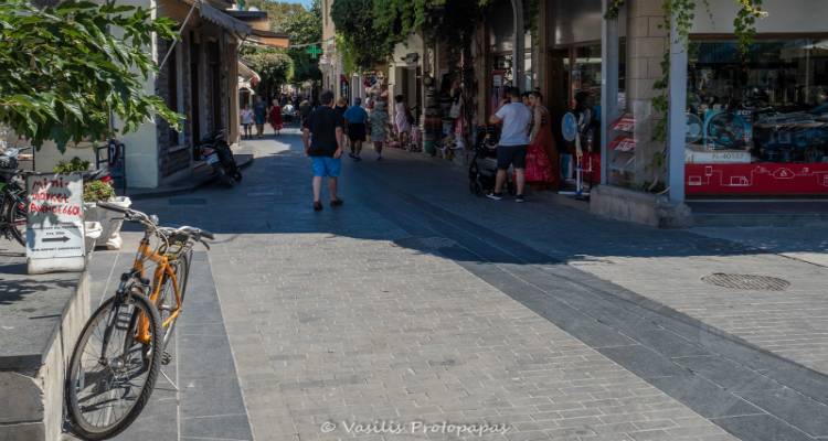 Ποια καταστήματα ανοίγουν από τη Δευτέρα | Ωράριο και κανόνες λειτουργίας