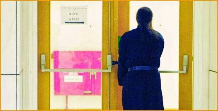 Έ&kappa;&tau;&alpha;&sigma;&eta; &pi;&alpha;ί&rho;&nu;&epsilon;&iota; &pi;&alpha;&nu;&epsilon;&lambda;&lambda;&alpha;&delta;&iota;&kappa;ά &tau;&omicron; &epsilon;&rho;&omega;&tau;&iota;&kappa;ό &sigma;&kappa;ά&nu;&delta;&alpha;&lambda;&omicron; &tau;&eta;&sigmaf; &Lambda;ή&mu;&nu;&omicron;&upsilon; &mu;&epsilon; &tau;&omicron;&nu; &sigma;&tau;&rho;&alpha;&tau;&iota;&omega;&tau;&iota;&kappa;ό &iota;&epsilon;&rho;έ&alpha;