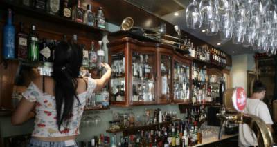 &Epsilon;&sigma;&tau;ί&alpha;&sigma;&eta;: &Alpha;&nu;&omicron;ί&gamma;&omicron;&upsilon;&nu; &omicron;&iota; &epsilon;&sigma;&omega;&tau;&epsilon;&rho;&iota;&kappa;&omicron;ί &chi;ώ&rho;&omicron;&iota; &tau;&omicron; &pi;&rho;ώ&tau;&omicron; &delta;&epsilon;&kappa;&alpha;&pi;&epsilon;&nu;&theta;ή&mu;&epsilon;&rho;&omicron; &Iota;&omicron;&upsilon;&nu;ί&omicron;&upsilon; | &Mu;&epsilon; &pi;&omicron;&iota;&omicron;&upsilon;&sigmaf; &kappa;&alpha;&nu;ό&nu;&epsilon;&sigmaf;