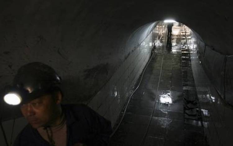 &Kappa;ί&nu;&alpha;: 21 &alpha;&nu;&theta;&rho;&alpha;&kappa;&omega;&rho;ύ&chi;&omicron;&iota; &nu;&epsilon;&kappa;&rho;&omicron;ί &sigma;&epsilon; &epsilon;&rho;&gamma;&alpha;&tau;&iota;&kappa;ό &delta;&upsilon;&sigma;&tau;ύ&chi;&eta;&mu;&alpha;