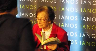 &Mu;&iota;&alpha; &beta;&rho;&alpha;&delta;&iota;ά &mu;&epsilon; &tau;&eta; &lambda;ά&mu;&psi;&eta; &laquo;&Sigma;&mu;&alpha;&rho;&alpha;&gamma;&delta;έ&nu;&iota;&omicron;&upsilon; &beta;&omicron;&upsilon;&nu;&omicron;ύ&raquo; &kappa;&alpha;&iota; &tau;&eta;&nu; &upsilon;&pi;&omicron;&gamma;&rho;&alpha;&phi;ή &tau;&eta;&sigmaf; &Mu;&alpha;&rho;ί&alpha;&sigmaf; &Lambda;&alpha;&mu;&pi;&alpha;&delta;&alpha;&rho;ί&delta;&omicron;&upsilon; &Pi;ό&theta;&omicron;&upsilon; (photos)