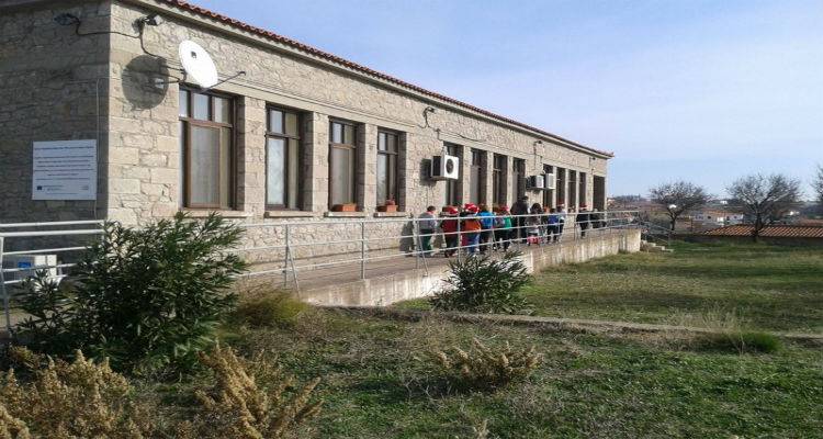 &Tau;&omicron; &Kappa;.&Eta;.&Phi;.&Eta;. &Lambda;ή&mu;&nu;&omicron;&upsilon; &epsilon;&pi;&iota;&sigma;&kappa;έ&phi;&theta;&eta;&kappa;&alpha;&nu; &mu;&alpha;&theta;&eta;&tau;έ&sigmaf; &tau;&omicron;&upsilon; &Delta;&eta;&mu;&omicron;&tau;&iota;&kappa;&omicron;ύ &Sigma;&chi;&omicron;&lambda;&epsilon;ί&omicron;&upsilon; &Mu;&omicron;ύ&delta;&rho;&omicron;&upsilon; (photos)