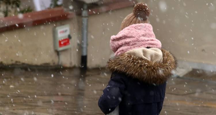 Έ&rho;&chi;&omicron;&nu;&tau;&alpha;&iota; &delta;ύ&omicron; &kappa;ύ&mu;&alpha;&tau;&alpha; &mu;&epsilon; &beta;&rho;&omicron;&chi;έ&sigmaf; &kappa;&alpha;&iota; &chi;&iota;ό&nu;&iota;&alpha;, &tau;&omicron; έ&nu;&alpha; &alpha;&pi;ό &tau;&eta;&nu; &Pi;έ&mu;&pi;&tau;&eta; -&Theta;&alpha; &alpha;&kappa;&omicron;&lambda;&omicron;&upsilon;&theta;ή&sigma;&epsilon;&iota; &iota;&sigma;&chi;&upsilon;&rho;ό&tau;&epsilon;&rho;&omicron;, &tau;&iota; &lambda;έ&epsilon;&iota; &omicron; &Nu;. &Kappa;&alpha;&nu;&tau;&epsilon;&rho;έ&sigmaf;