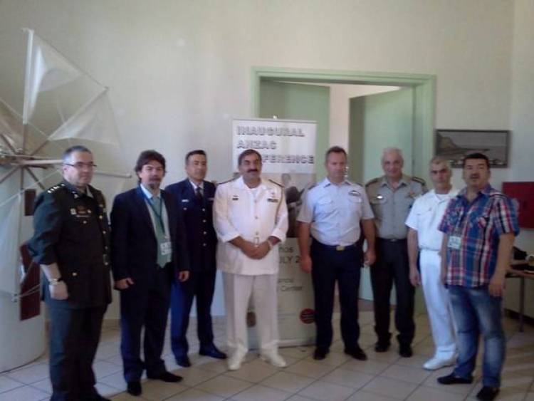 &Omicron;&lambda;&omicron;&kappa;&lambda;&eta;&rho;ώ&theta;&eta;&kappa;&epsilon; &tau;&omicron; &epsilon;&pi;&iota;&sigma;&tau;&eta;&mu;&omicron;&nu;&iota;&kappa;ό &sigma;&upsilon;&nu;έ&delta;&rho;&iota;&omicron; &sigma;&tau;&eta; &Lambda;ή&mu;&nu;&omicron;: &laquo;&Lambda;ή&mu;&nu;&omicron;&sigmaf; &kappa;&alpha;&iota; &Epsilon;&kappa;&alpha;&tau;&omicron;&nu;&tau;&alpha;&epsilon;&tau;&eta;&rho;ί&delta;&alpha; &tau;&omega;&nu; ANZAC, &eta; &kappa;&omicron;&iota;&nu;ή &mu;&alpha;&sigmaf; &iota;&sigma;&tau;&omicron;&rho;ί&alpha;&raquo;