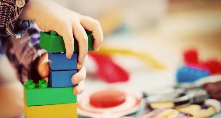 &Theta;&alpha; &mu;&epsilon;ί&nu;&omicron;&upsilon;&nu; &pi;&alpha;&iota;&delta;&iota;ά &epsilon;&kappa;&tau;ό&sigmaf; &pi;&alpha;&iota;&delta;&iota;&kappa;ώ&nu; &sigma;&tau;&alpha;&theta;&mu;ώ&nu;, &pi;&alpha;&rho;&alpha;&delta;έ&chi;&epsilon;&tau;&alpha;&iota; &omicron; &Delta;&iota;&epsilon;&upsilon;&theta;ύ&nu;&omega;&nu; &Sigma;ύ&mu;&beta;&omicron;&upsilon;&lambda;&omicron;&sigmaf; &tau;&eta;&sigmaf; &Epsilon;&Epsilon;&Tau;&Alpha;&Alpha;