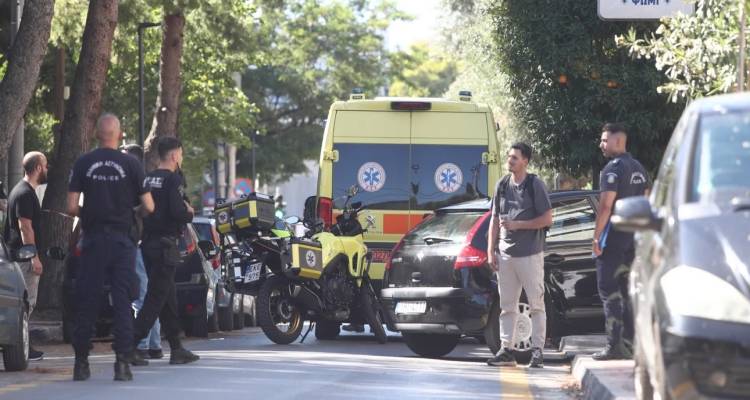 Έγκλημα στην Αγία Παρασκευή: Γάζωσαν άνδρα μέρα μεσημέρι | Τον πυροβόλησαν 5 φορές