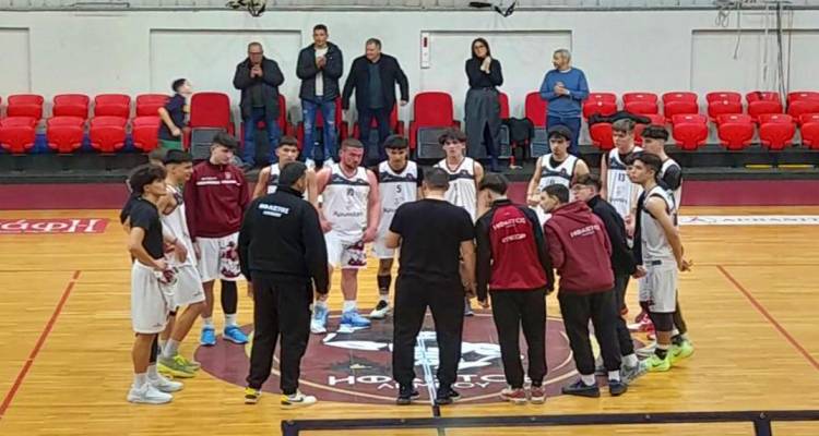 &Sigma;&tau;&eta; &Lambda;ή&mu;&nu;&omicron; &omicron; &Tau;&epsilon;&lambda;&iota;&kappa;ό&sigmaf; &Pi;&rho;&omega;&tau;&alpha;&theta;&lambda;ή&mu;&alpha;&tau;&omicron;&sigmaf; &Mu;&pi;ά&sigma;&kappa;&epsilon;&tau; &Epsilon;&phi;ή&beta;&omega;&nu;