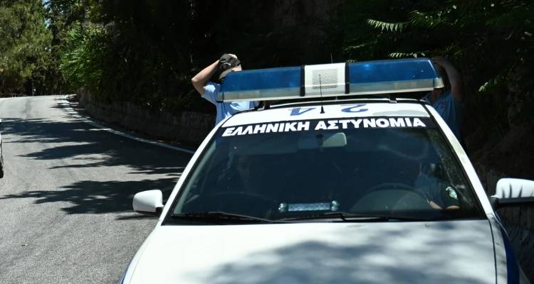 Έ&gamma;&kappa;&lambda;&eta;&mu;&alpha; &sigma;&tau;&alpha; &Kappa;&alpha;&mu;έ&nu;&alpha; &Beta;&omicron;ύ&rho;&lambda;&alpha;: &Chi;&omega;&rho;ί&sigmaf; ί&chi;&nu;&eta; &pi;&alpha;&rho;&alpha;&beta;ί&alpha;&sigma;&eta;&sigmaf; &eta; &pi;ό&rho;&tau;&alpha; &tau;&eta;&sigmaf; 84&chi;&rho;&omicron;&nu;&eta;&sigmaf; -&laquo;Ά&nu;&omicron;&iota;&xi;&epsilon; &sigma;&tau;&omicron;&nu; &delta;&omicron;&lambda;&omicron;&phi;ό&nu;&omicron; &tau;&eta;&sigmaf;&raquo;, &lambda;έ&epsilon;&iota; &eta; &Epsilon;&Lambda;.&Alpha;&Sigma;.