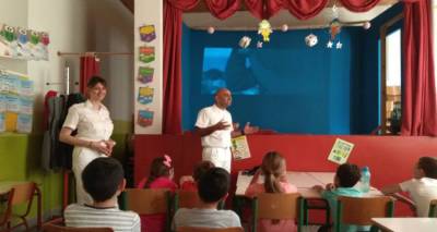 &Lambda;&iota;&mu;&epsilon;&nu;&alpha;&rho;&chi;&epsilon;ί&omicron; &Mu;ύ&rho;&iota;&nu;&alpha;&sigmaf;: &Omicron;&iota; &mu;&alpha;&theta;&eta;&tau;έ&sigmaf; &tau;&eta;&sigmaf; &Lambda;ή&mu;&nu;&omicron;&upsilon; &delta;&iota;&delta;ά&chi;&tau;&eta;&kappa;&alpha;&nu; &tau;&omicron;&upsilon;&sigmaf; &beta;&alpha;&sigma;&iota;&kappa;&omicron;ύ&sigmaf; &kappa;&alpha;&nu;ό&nu;&epsilon;&sigmaf; &sigma;&upsilon;&mu;&pi;&epsilon;&rho;&iota;&phi;&omicron;&rho;ά&sigmaf; &sigma;&tau;&eta; &theta;ά&lambda;&alpha;&sigma;&sigma;&alpha; (photos)