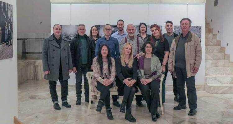 &Omicron; &Delta;&eta;&mu;ή&tau;&rho;&eta;&sigmaf; &Mu;&pi;&omicron;&upsilon;&lambda;ώ&tau;&eta;&sigmaf; &pi;&rho;ό&epsilon;&delta;&rho;&omicron;&sigmaf; &tau;&eta;&sigmaf; &Phi;&omega;&tau;&omicron;&gamma;&rho;&alpha;&phi;&iota;&kappa;ή&sigmaf; &Omicron;&mu;ά&delta;&alpha;&sigmaf; &Lambda;ή&mu;&nu;&omicron;&upsilon; | &Tau;&alpha; &alpha;&pi;&omicron;&tau;&epsilon;&lambda;έ&sigma;&mu;&alpha;&tau;&alpha; &tau;&omega;&nu; &epsilon;&kappa;&lambda;&omicron;&gamma;ώ&nu;