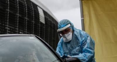 &Kappa;&omicron;&rho;&omega;&nu;&omicron;ϊό&sigmaf;: 693 &nu;έ&alpha; &kappa;&rho;&omicron;ύ&sigma;&mu;&alpha;&tau;&alpha;, 552 &delta;&iota;&alpha;&sigma;&omega;&lambda;&eta;&nu;&omega;&mu;έ&nu;&omicron;&iota;, 85 &theta;ά&nu;&alpha;&tau;&omicron;&iota;