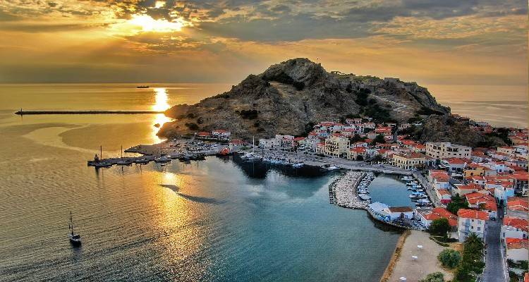 &Phi;&omega;&tau;&omicron;: &Delta;&eta;&mu;ή&tau;&rho;&eta;&sigmaf; &Epsilon;&lambda;&epsilon;&upsilon;&theta;&epsilon;&rho;ά&kappa;&eta;&sigmaf; 