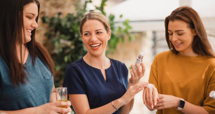 &Tau;&omicron; Senses &gamma;ί&nu;&epsilon;&tau;&alpha;&iota; 6 &chi;&rho;&omicron;&nu;ώ&nu; &kappa;&alpha;&iota; &sigma;&alpha;&sigmaf; &pi;&rho;&omicron;&sigma;&kappa;&alpha;&lambda;&epsilon;ί &sigma;&epsilon; skincare party!