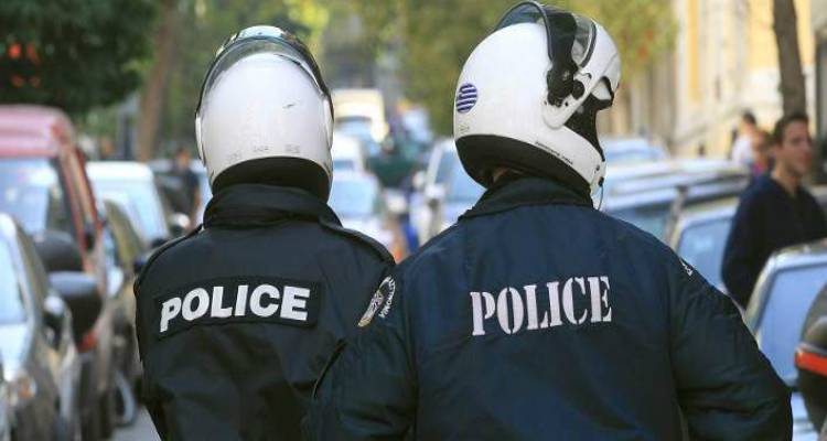 Έ&xi;&iota; ά&tau;&omicron;&mu;&alpha; &kappa;&alpha;&tau;&eta;&gamma;&omicron;&rho;&omicron;ύ&nu;&tau;&alpha;&iota; &gamma;&iota;&alpha; 18 &delta;&iota;&alpha;&rho;&rho;ή&xi;&epsilon;&iota;&sigmaf; &sigma;&epsilon; &pi;έ&nu;&tau;&epsilon; &pi;ό&lambda;&epsilon;&iota;&sigmaf; &tau;&eta;&sigmaf; &Beta;. &Epsilon;&lambda;&lambda;ά&delta;&alpha;&sigmaf;