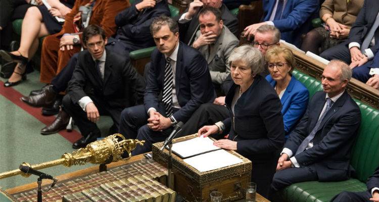 Brexit: &Tau;&iota; &sigma;&eta;&mu;&alpha;ί&nu;&epsilon;&iota; &eta; &sigma;&upsilon;&nu;&tau;&rho;&iota;&beta;ή &tau;&eta;&sigmaf; &Mu;έ&iota; - &Pi;&omicron;&iota;&alpha; &tau;&alpha; &epsilon;&pi;ό&mu;&epsilon;&nu;&alpha; &beta;ή&mu;&alpha;&tau;&alpha;