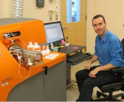 &Sigma;&eta;&mu;&alpha;&nu;&tau;&iota;&kappa;ή &delta;&iota;ά&kappa;&rho;&iota;&sigma;&eta; &gamma;&iota;&alpha; &tau;&omicron;&nu; &Lambda;&eta;&mu;&nu;&iota;ό &Delta;&rho;. &Phi;ί&lambda;&iota;&pi;&pi;&omicron; &Pi;&omicron;&rho;ί&chi;&eta; &gamma;&iota;&alpha; &tau;&eta; &sigma;&upsilon;&mu;&beta;&omicron;&lambda;ή &tau;&omicron;&upsilon; &sigma;&tau;&eta;&nu; &alpha;&nu;&alpha;&kappa;ά&lambda;&upsilon;&psi;&eta; &epsilon;&mu;&beta;&omicron;&lambda;ί&omicron;&upsilon; &kappa;&alpha;&tau;ά &tau;&omicron;&upsilon; AIDS