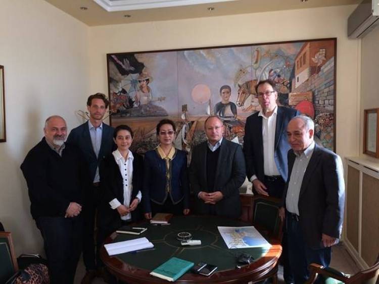 &Kappa;&iota;&nu;έ&zeta;&omicron;&iota; &epsilon;&pi;&epsilon;&nu;&delta;&upsilon;&tau;έ&sigmaf; &sigma;&tau;&eta; &Lambda;ή&mu;&nu;&omicron;.