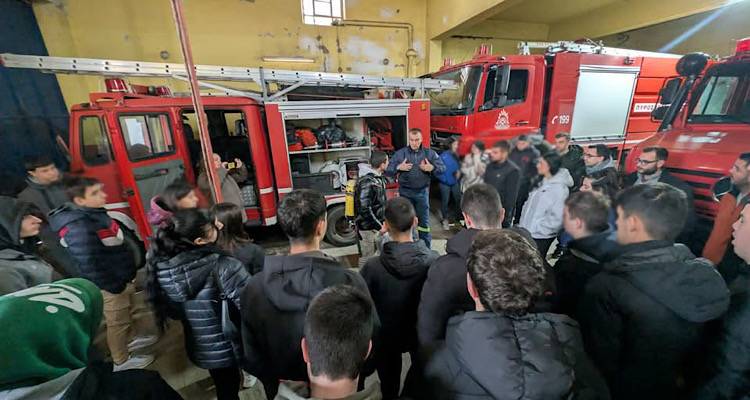 &Mu;&alpha;&theta;&alpha;ί&nu;&omicron;&nu;&tau;&alpha;&sigmaf; &nu;&alpha; &pi;&rho;&omicron;&sigma;&tau;&alpha;&tau;&epsilon;ύ&omicron;&upsilon;&mu;&epsilon; &kappa;&alpha;&iota; &nu;&alpha; &pi;&rho;&omicron;&sigma;&tau;&alpha;&tau;&epsilon;&upsilon;ό&mu;&alpha;&sigma;&tau;&epsilon; | &Omicron;&iota; &mu;&alpha;&theta;&eta;&tau;έ&sigmaf; &tau;&omicron;&upsilon; &Epsilon;&Pi;&Alpha;&Lambda; &Mu;&omicron;ύ&delta;&rho;&omicron;&upsilon; &sigma;&tau;&eta;&nu; &Pi;&upsilon;&rho;&omicron;&sigma;&beta;&epsilon;&sigma;&tau;&iota;&kappa;ή &Lambda;ή&mu;&nu;&omicron;&upsilon;