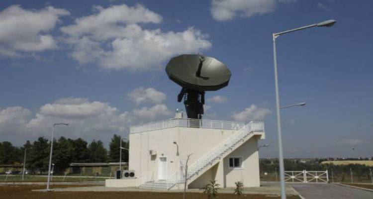 &Mu;&pi;&alpha;&rho;ά&zeta; &sigma;&tau;&rho;&alpha;&tau;&iota;&omega;&tau;&iota;&kappa;ώ&nu; &alpha;&sigma;&kappa;ή&sigma;&epsilon;&omega;&nu; &tau;&omicron;&nu; &Alpha;&pi;&rho;ί&lambda;&iota;&omicron; &sigma;&tau;&eta; &chi;ώ&rho;&alpha;