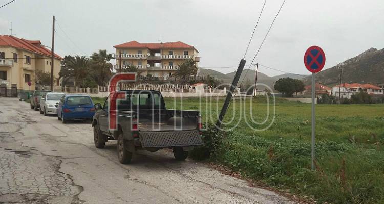 Λήμνος - Αναγνώστης: «Παρκάρουν παράνομα και κάνουν τον δρόμο από διπλής κατεύθυνσης με το ζόρι μονής» (photo)