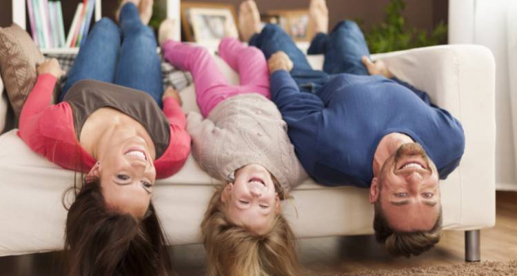 ΟΠΕΚΑ: Εγκρίθηκε η δαπάνη για την 5η δόση επιδόματος παιδιού | Πότε και πώς καταβάλλεται