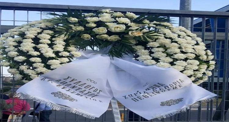 Ά&gamma;&iota;&omicron;&sigmaf; &Epsilon;&upsilon;&sigma;&tau;&rho;ά&tau;&iota;&omicron;&sigmaf; : &laquo;1 &mu;ή&nu;&alpha; &chi;&omega;&rho;ί&sigmaf; &beta;&alpha;&pi;ό&rho;&iota;&alpha;, &pi;&epsilon;&theta;&alpha;ί&nu;&omicron;&upsilon;&mu;&epsilon;&raquo; (photos)