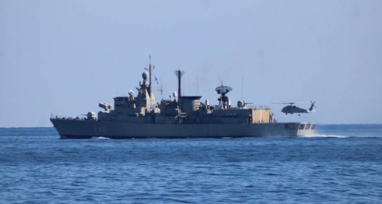 &Theta;&rho;ί&lambda;&epsilon;&rho; &sigma;&tau;&eta; &Rho;ό&delta;&omicron;: &Delta;ύ&omicron; &sigma;&upsilon;&lambda;&lambda;ή&psi;&epsilon;&iota;&sigmaf; &Epsilon;&lambda;&lambda;ή&nu;&omega;&nu; &gamma;&iota;&alpha; &kappa;&alpha;&tau;&alpha;&sigma;&kappa;&omicron;&pi;&epsilon;ί&alpha; | &Epsilon;&sigma;&tau;&epsilon;&lambda;&nu;&alpha;&nu; &phi;&omega;&tau;&omicron;&gamma;&rho;&alpha;&phi;ί&epsilon;&sigmaf; &pi;&omicron;&lambda;&epsilon;&mu;&iota;&kappa;ώ&nu; &pi;&lambda;&omicron;ί&omega;&nu; &sigma;&epsilon; &Tau;&omicron;ύ&rho;&kappa;&omicron;&upsilon;&sigmaf;