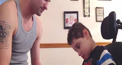 &Pi;&alpha;&tau;έ&rho;&alpha;&sigmaf; &tau;&rho;&alpha;&gamma;&omicron;&upsilon;&delta;ά &gamma;&iota;&alpha; &tau;&omicron;&nu; ά&rho;&rho;&omega;&sigma;&tau;&omicron; &gamma;&iota;&omicron; &tau;&omicron;&upsilon; &kappa;&alpha;&iota; &sigma;&upsilon;&gamma;&kappa;&iota;&nu;&epsilon;ί (video)