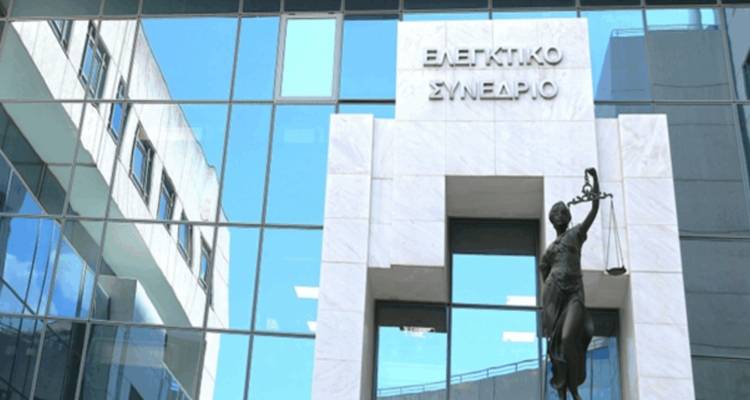 &Epsilon;&lambda;&epsilon;&gamma;&kappa;&tau;&iota;&kappa;ό &Sigma;&upsilon;&nu;έ&delta;&rho;&iota;&omicron;: &laquo;&Phi;ά&mu;&pi;&rho;&iota;&kappa;&alpha;&raquo; &alpha;&pi;&epsilon;&upsilon;&theta;&epsilon;ί&alpha;&sigmaf; &alpha;&nu;&alpha;&theta;έ&sigma;&epsilon;&omega;&nu; &sigma;&tau;&omicron;&upsilon;&sigmaf; &epsilon;&lambda;έ&gamma;&chi;&omicron;&upsilon;&sigmaf; &tau;&omega;&nu; &Omicron;&Tau;&Alpha;