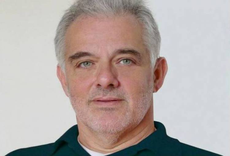 &Gamma;. &Sigma;&pi;&iota;&lambda;ά&nu;&eta;&sigmaf;: &laquo;&Pi;&omicron;&iota;&omicron;&sigmaf; &gamma;&nu;&omega;&rho;ί&zeta;&epsilon;&iota; &tau;&omicron; &pi;&epsilon;&rho;&iota;&epsilon;&chi;ό&mu;&epsilon;&nu;&omicron; &tau;&eta;&sigmaf; &pi;&rho;ό&tau;&alpha;&sigma;&eta;&sigmaf; &tau;&omicron;&upsilon; &nu;έ&omicron;&upsilon; &Epsilon;&Sigma;&Pi;&Alpha;;&raquo;