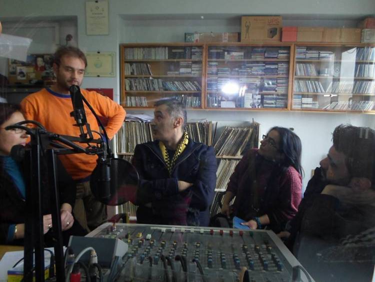&Sigma;&tau;&eta; &Lambda;ή&mu;&nu;&omicron; &alpha;&pi;&omicron; &sigma;ή&mu;&epsilon;&rho;&alpha; &omicron; &Eta;&lambda;ί&alpha;&sigmaf; &Alpha;&tau;&mu;&alpha;&tau;&sigma;ί&delta;&eta;&sigmaf; (mp3)