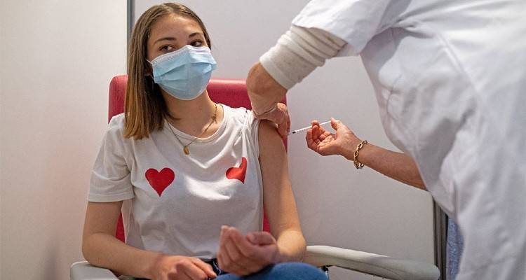 Κορωνοϊός: Από το Σάββατο τα ραντεβού για τους 30-34 με όλα τα εμβόλια | Δεν αλλάζουν τα ηλικιακά όρια για το AstraZeneca