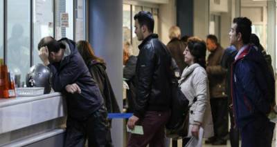 &Rho;&epsilon;&kappa;ό&rho; ό&lambda;&omega;&nu; &tau;&omega;&nu; &epsilon;&pi;&omicron;&chi;ώ&nu;: &Omicron;&iota; &Epsilon;&lambda;&lambda;&eta;&nu;&epsilon;&sigmaf; &chi;&rho;&omega;&sigma;&tau;&omicron;ύ&nu; &pi;ά&nu;&omega; &alpha;&pi;ό 100 &delta;&iota;&sigma;. &sigma;&tau;&omicron; &Delta;&eta;&mu;ό&sigma;&iota;&omicron;