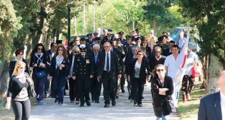 "&Phi;ί&lambda;&omicron;&iota; &tau;&omega;&nu; ANZAC &alpha;&pi;&omicron; &tau;&eta; &Lambda;ή&mu;&nu;&omicron;": &Epsilon;&pi;ό&mu;&epsilon;&nu;&omicron;&sigmaf; &sigma;&tau;ό&chi;&omicron;&sigmaf; &omicron; &epsilon;&omicron;&rho;&tau;&alpha;&sigma;&mu;ό&sigmaf; &tau;&omega;&nu; 100 &chi;&rho;ό&nu;&omega;&nu; &alpha;&pi;ό &tau;&eta;&nu; "&Upsilon;&pi;&omicron;&gamma;&rho;&alpha;&phi;ή &tau;&eta;&sigmaf; &Sigma;&upsilon;&nu;&theta;ή&kappa;&eta;&sigmaf; &tau;&omicron;&upsilon; &Mu;&omicron;ύ&delta;&rho;&omicron;&upsilon;"